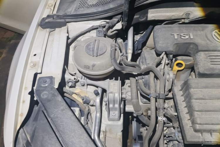 Used Volkswagen Lamando 2015 230TSI DSG Fashion Edition Engine Bay Right