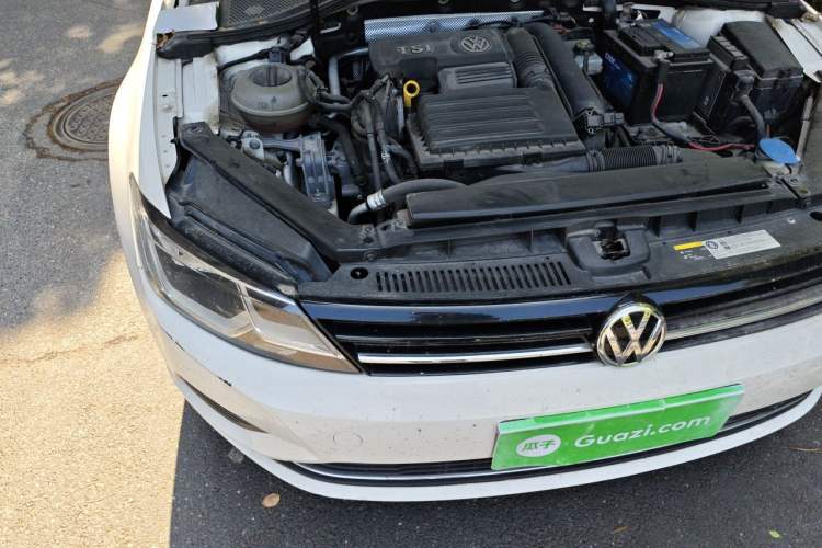 Used Volkswagen Lamando  Engine Bay Right