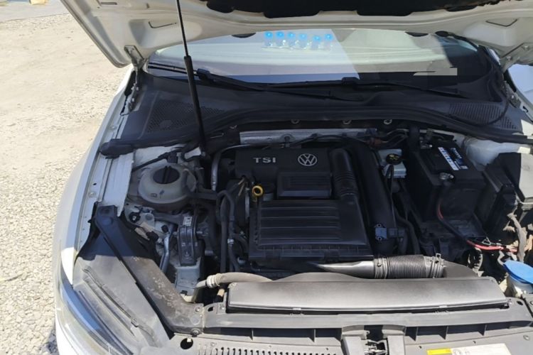Used Volkswagen Lamando 2015 280TSI DSG Comfort Edition Engine Bay Right