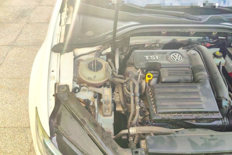 Used Volkswagen Lamando 2015 230TSI DSG Fashion Edition Engine Bay Right