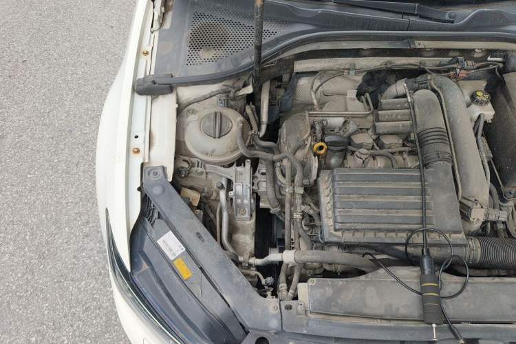 Used Volkswagen Lamando 2015 280TSI DSG Luxury Edition Engine Bay Right