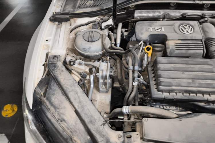 Used Volkswagen Lamando 2015 230TSI DSG Fashion Edition Engine Bay Right