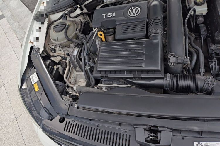 Used Volkswagen Lamando 2015 280TSI DSG Comfort Edition Engine Bay Right