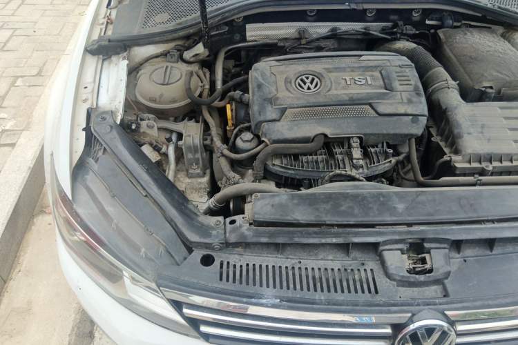 Used Volkswagen Lamando 2015 330TSI DSG Comfort Edition Engine Bay Right