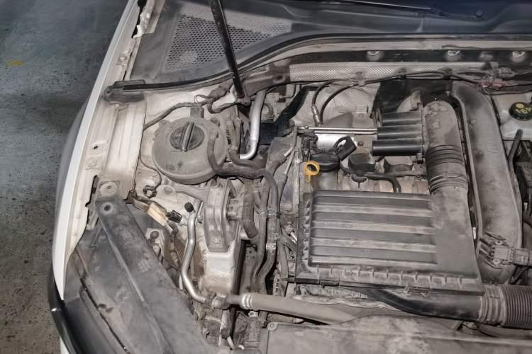Used Volkswagen Lamando 2015 230TSI DSG Fashion Edition Engine Bay Right