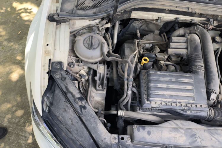 Used Volkswagen Lamando 2015 230TSI DSG Fashion Edition Engine Bay Right