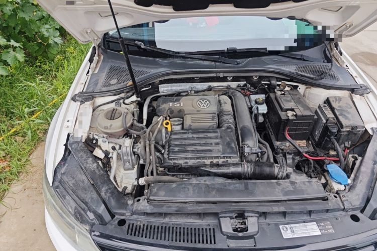 Used Volkswagen Lamando 2015 230TSI Manual Trend Edition Engine Bay Right