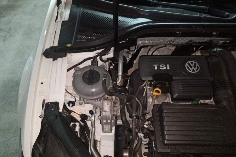 Used Volkswagen Lamando 2015 230TSI DSG Fashion Edition Engine Bay Right