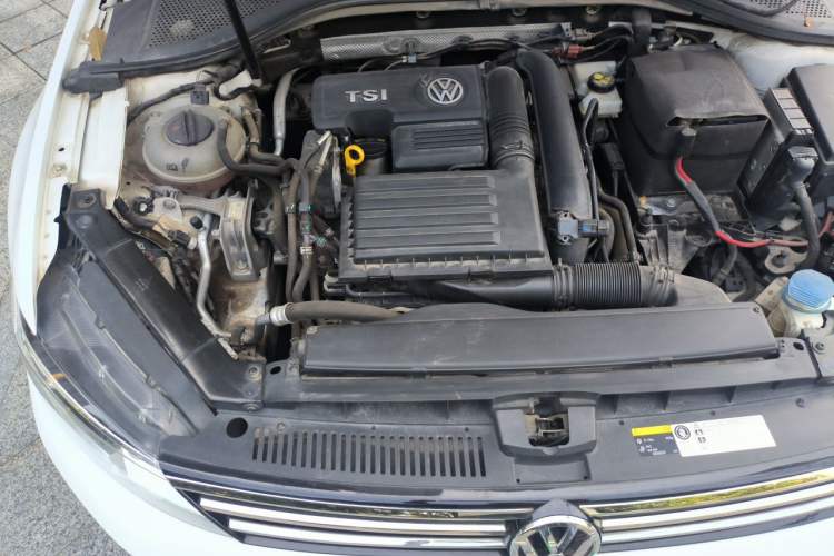 Used Volkswagen Lamando 2015 230TSI DSG Fashion Edition Engine Bay Right
