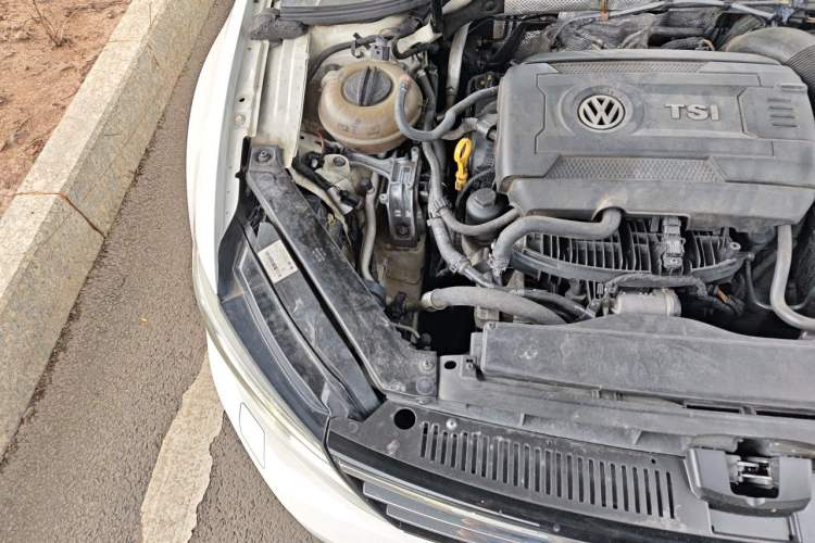 Used Volkswagen Lamando 2015 330TSI DSG Luxury Edition Engine Bay Right