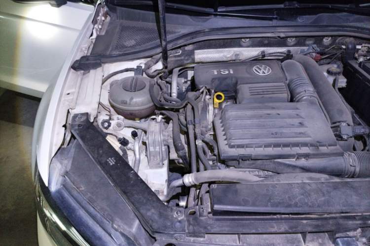 Used Volkswagen Lamando 2015 280TSI DSG Comfort Edition Engine Bay Right