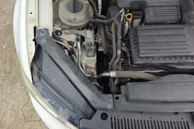 Used Volkswagen Lamando 2015 230TSI DSG Fashion Edition Engine Bay Right