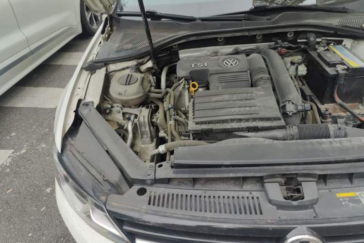 Used Volkswagen Lamando 2015 280TSI DSG Comfort Edition Engine Bay Right
