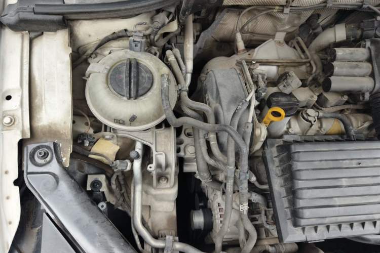 Used Volkswagen Lamando 2015 280TSI DSG Comfort Edition Engine Bay Right