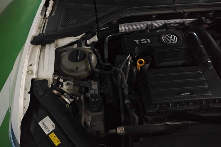 Used Volkswagen Lamando 2015 280TSI DSG Luxury Edition Engine Bay Right