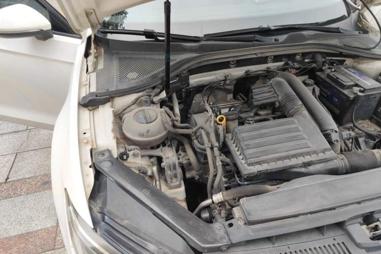 Used Volkswagen Lamando 2015 230TSI DSG Fashion Edition Engine Bay Right