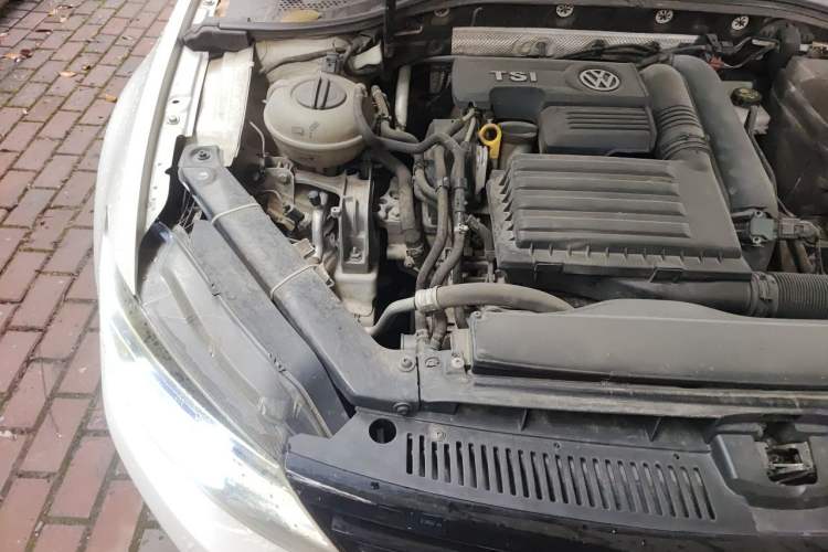 Used Volkswagen Lamando 2015 230TSI DSG Fashion Edition Engine Bay Right
