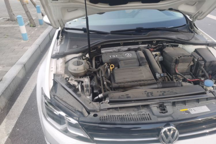 Used Volkswagen Lamando 2015 280TSI DSG Comfort Edition Engine Bay Right