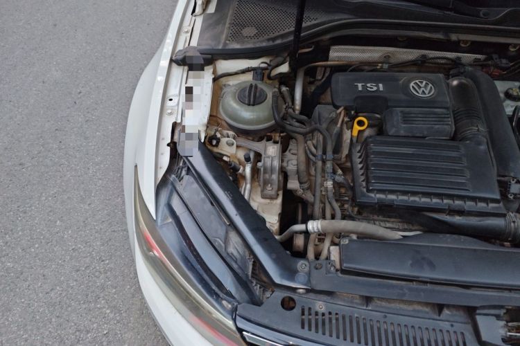 Used Volkswagen Lamando 2015 280TSI DSG Comfort Edition Engine Bay Right