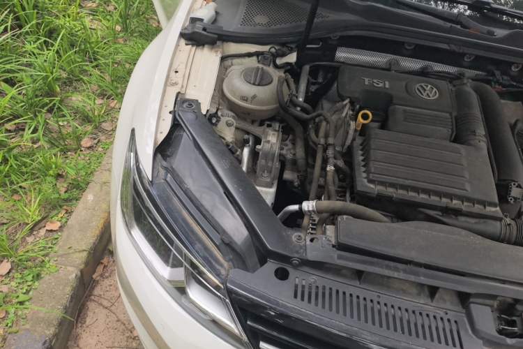 Used Volkswagen Lamando 2015 280TSI DSG Comfort Edition Engine Bay Right