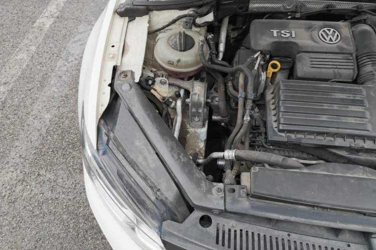 Used Volkswagen Lamando 2015 230TSI DSG Fashion Edition Engine Bay Right