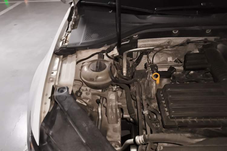 Used Volkswagen Lamando 2015 280TSI DSG Comfort Edition Engine Bay Right
