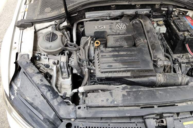 Used Volkswagen Lamando 2015 230TSI DSG Fashion Edition Engine Bay Right