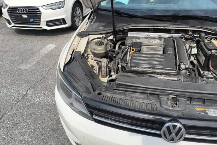 Used Volkswagen Lamando 2015 280TSI DSG Comfort Edition Engine Bay Right