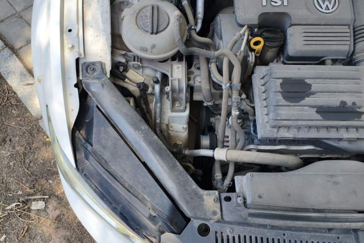 Used Volkswagen Lamando 2015 280TSI DSG Comfort Edition Engine Bay Right