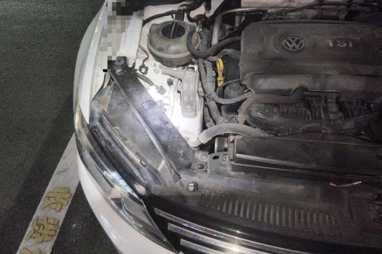 Used Volkswagen Lamando 2015 330TSI DSG Comfort Edition Engine Bay Right