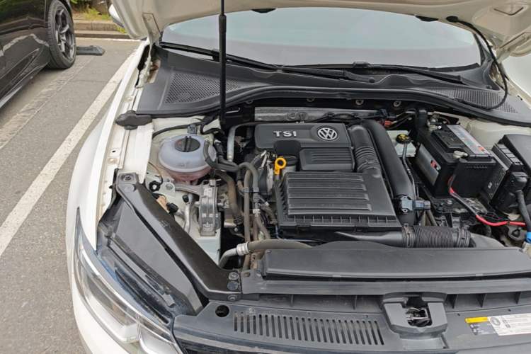 Used Volkswagen Lamando 2015 280TSI DSG Comfort Edition Engine Bay Right