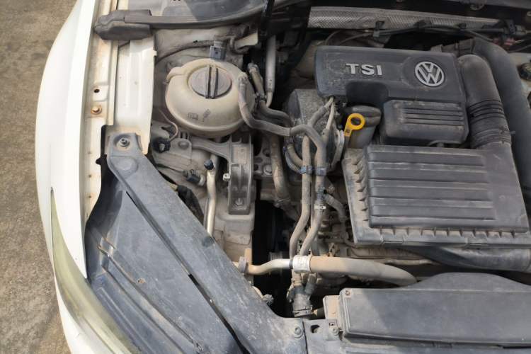Used Volkswagen Lamando 2015 230TSI DSG Fashion Edition Engine Bay Right