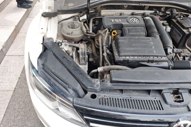 Used Volkswagen Lamando 2015 280TSI DSG Comfort Edition Engine Bay Right