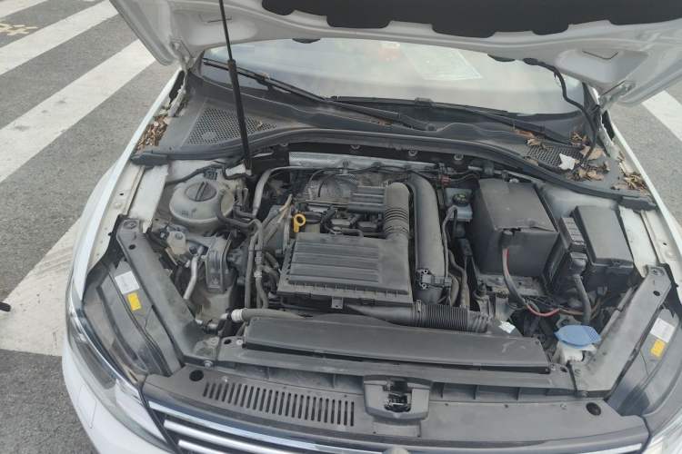 Used Volkswagen Lamando 2015 280TSI DSG Luxury Edition Engine Bay Right
