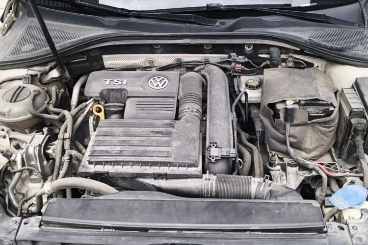 Used Volkswagen Lamando 2015 230TSI DSG Fashion Edition Engine Bay