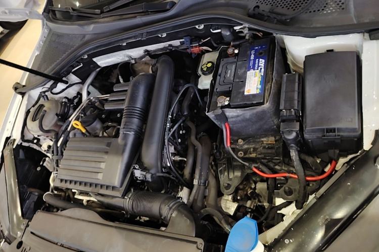 Used Volkswagen Lamando 2015 230TSI Manual Trend Edition Engine Bay