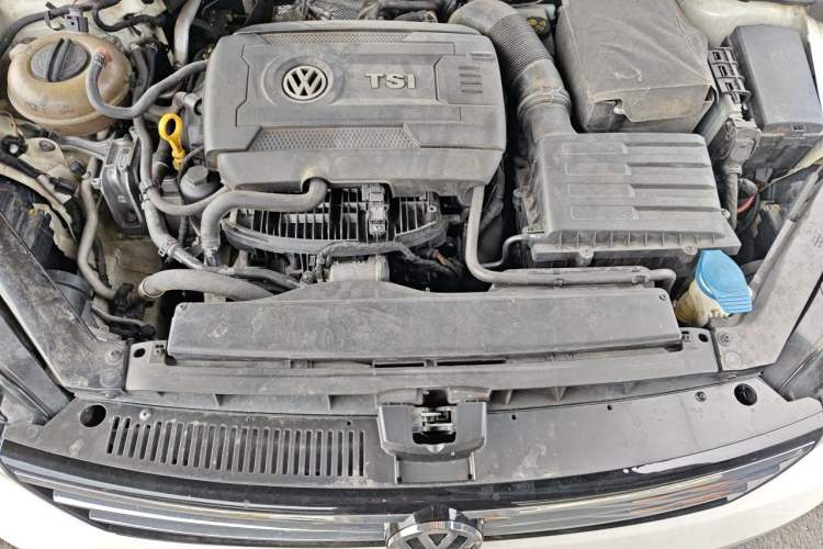 Used Volkswagen Lamando 2015 330TSI DSG Luxury Edition Engine Bay