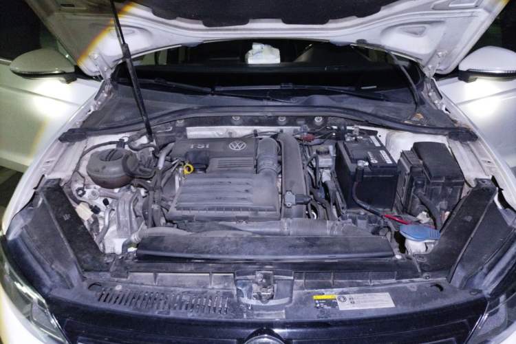 Used Volkswagen Lamando 2015 280TSI DSG Comfort Edition Engine Bay