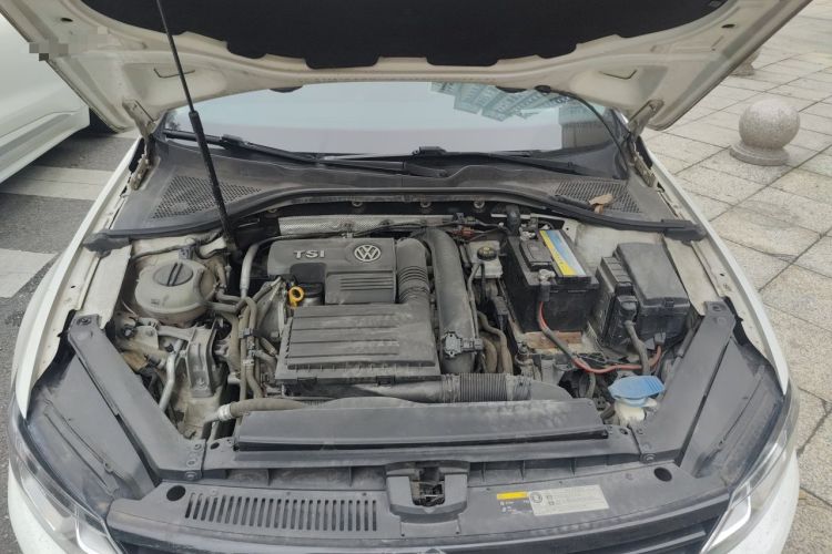 Used Volkswagen Lamando 2015 280TSI DSG Comfort Edition Engine Bay