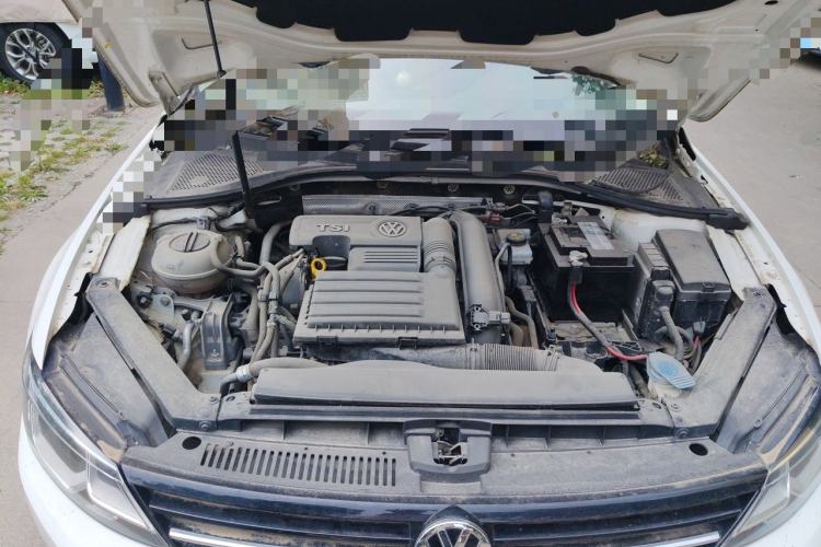 Used Volkswagen Lamando 2015 230TSI DSG Fashion Edition Engine Bay