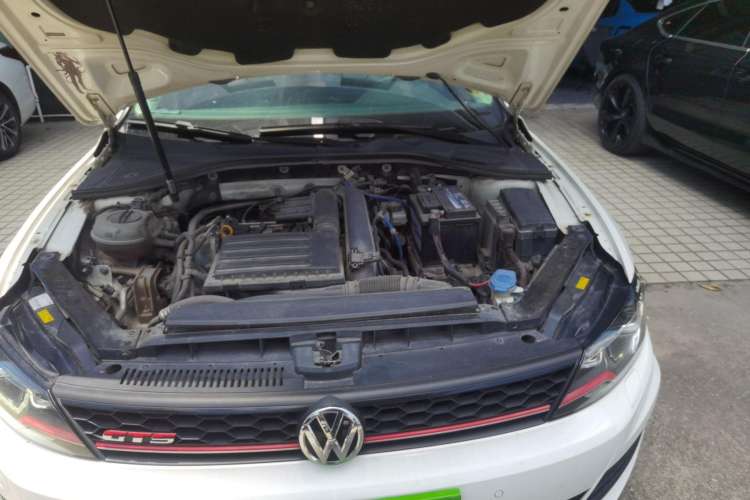 Used Volkswagen Lamando 2015 230TSI DSG Fashion Edition Engine Bay