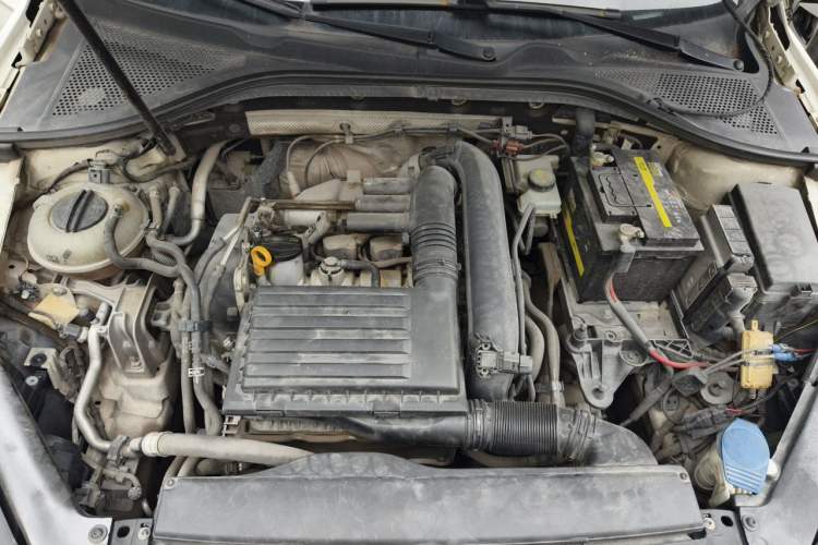 Used Volkswagen Lamando 2015 280TSI DSG Comfort Edition Engine Bay