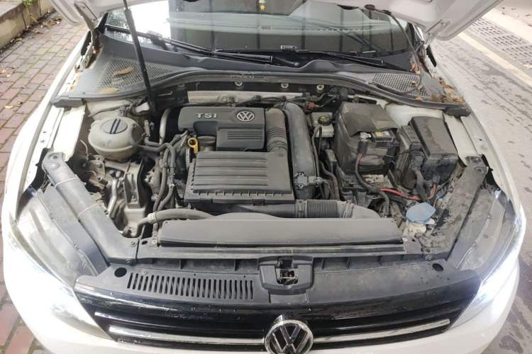 Used Volkswagen Lamando 2015 230TSI DSG Fashion Edition Engine Bay