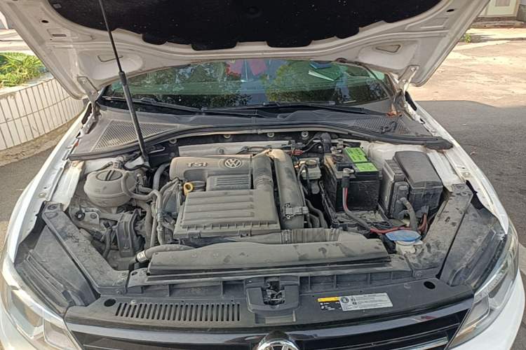 Used Volkswagen Lamando 2015 280TSI Manual Comfort Edition Engine Bay