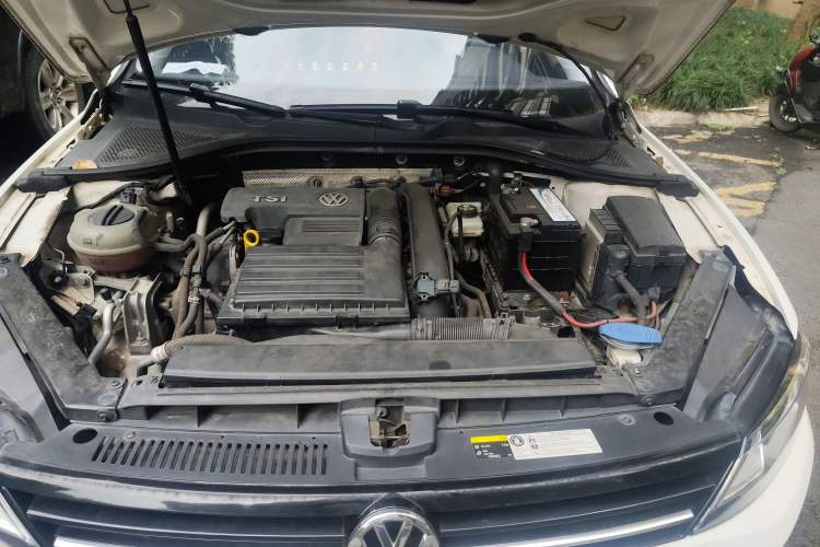Used Volkswagen Lamando 2015 230TSI Manual Trend Edition Engine Bay