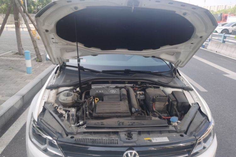 Used Volkswagen Lamando 2015 280TSI DSG Comfort Edition Engine Bay