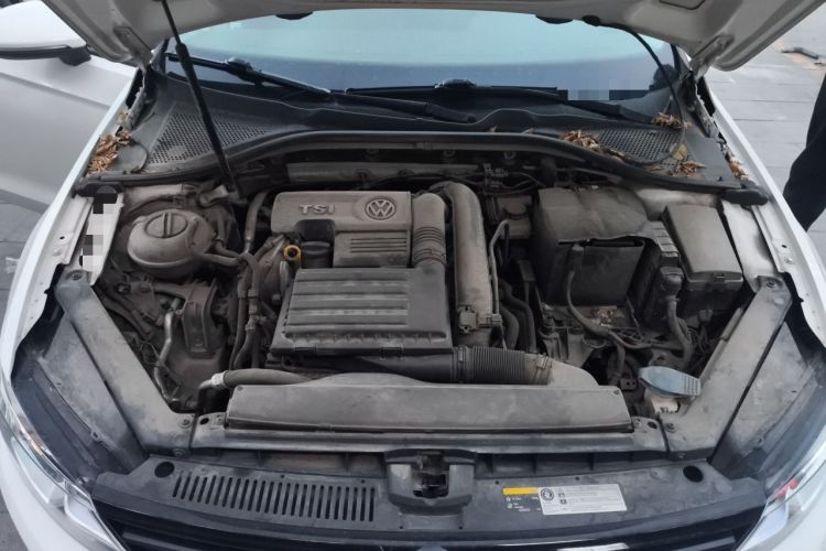 Used Volkswagen Lamando 2015 230TSI DSG Fashion Edition Engine Bay