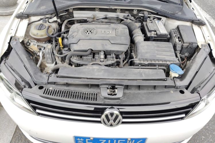 Used Volkswagen Lamando 2015 330TSI DSG Comfort Edition Engine Bay