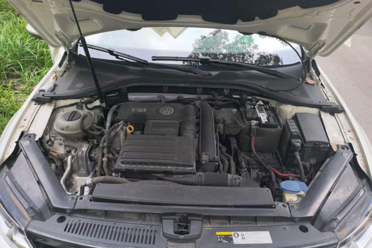 Used Volkswagen Lamando 2015 280TSI DSG Comfort Edition Engine Bay
