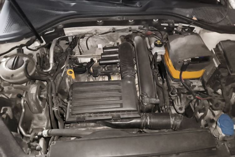 Used Volkswagen Lamando 2015 280TSI DSG Comfort Edition Engine Bay
